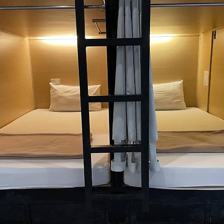 Ora Hostel Bangkok Exterior photo