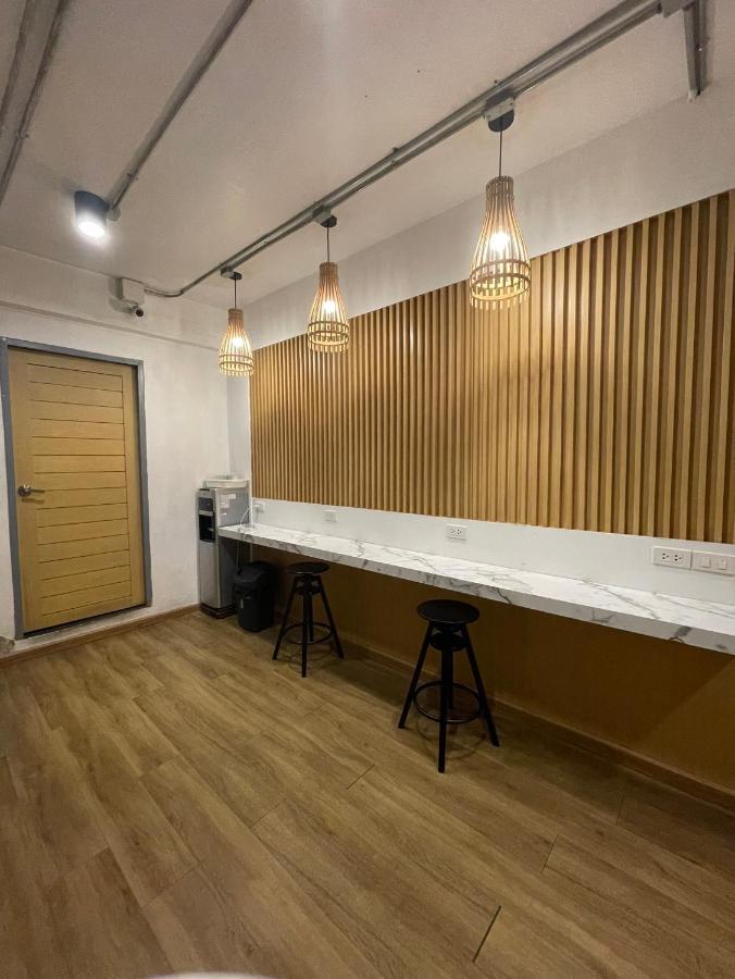 Ora Hostel Bangkok Exterior photo