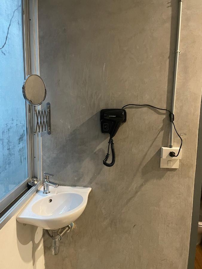 Ora Hostel Bangkok Exterior photo