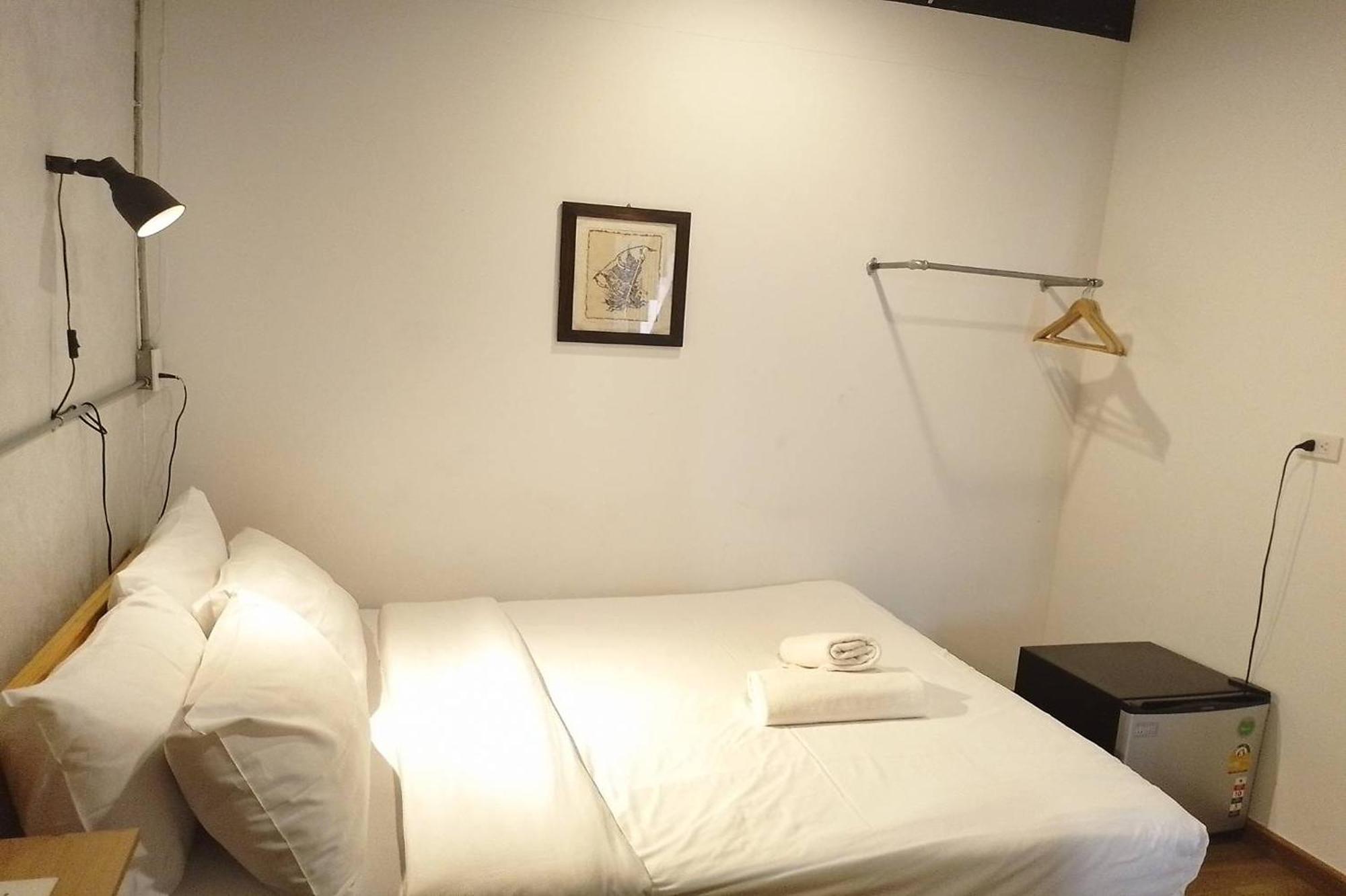 Ora Hostel Bangkok Exterior photo