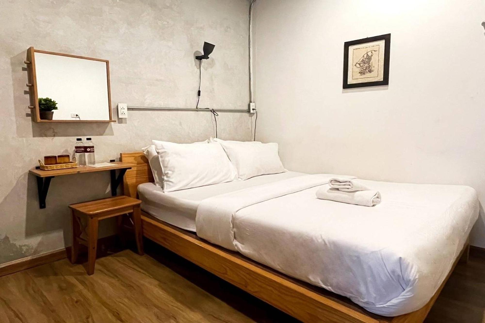 Ora Hostel Bangkok Exterior photo