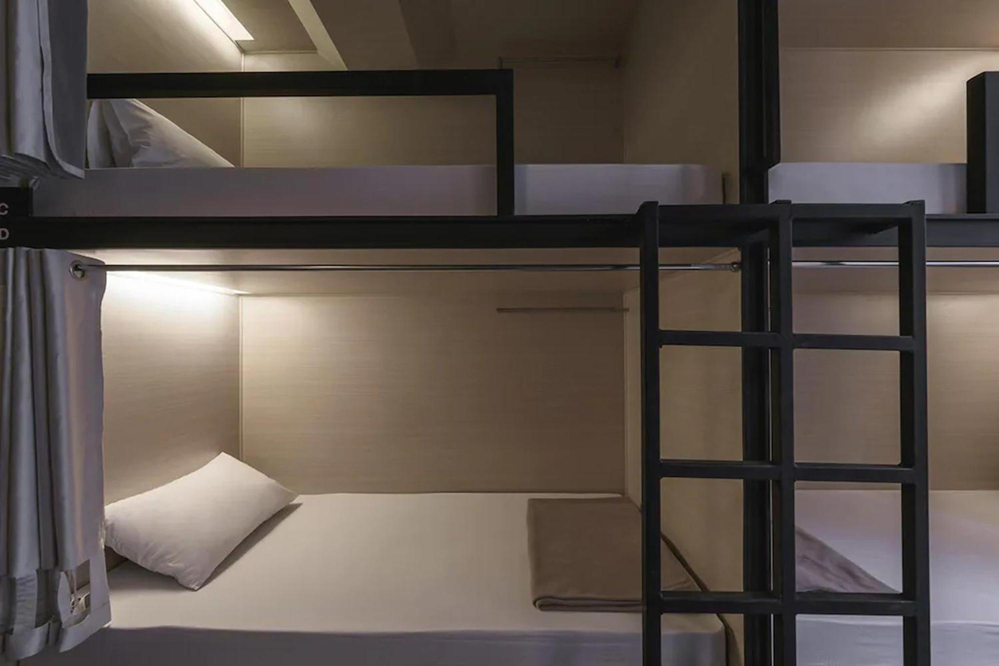 Ora Hostel Bangkok Exterior photo