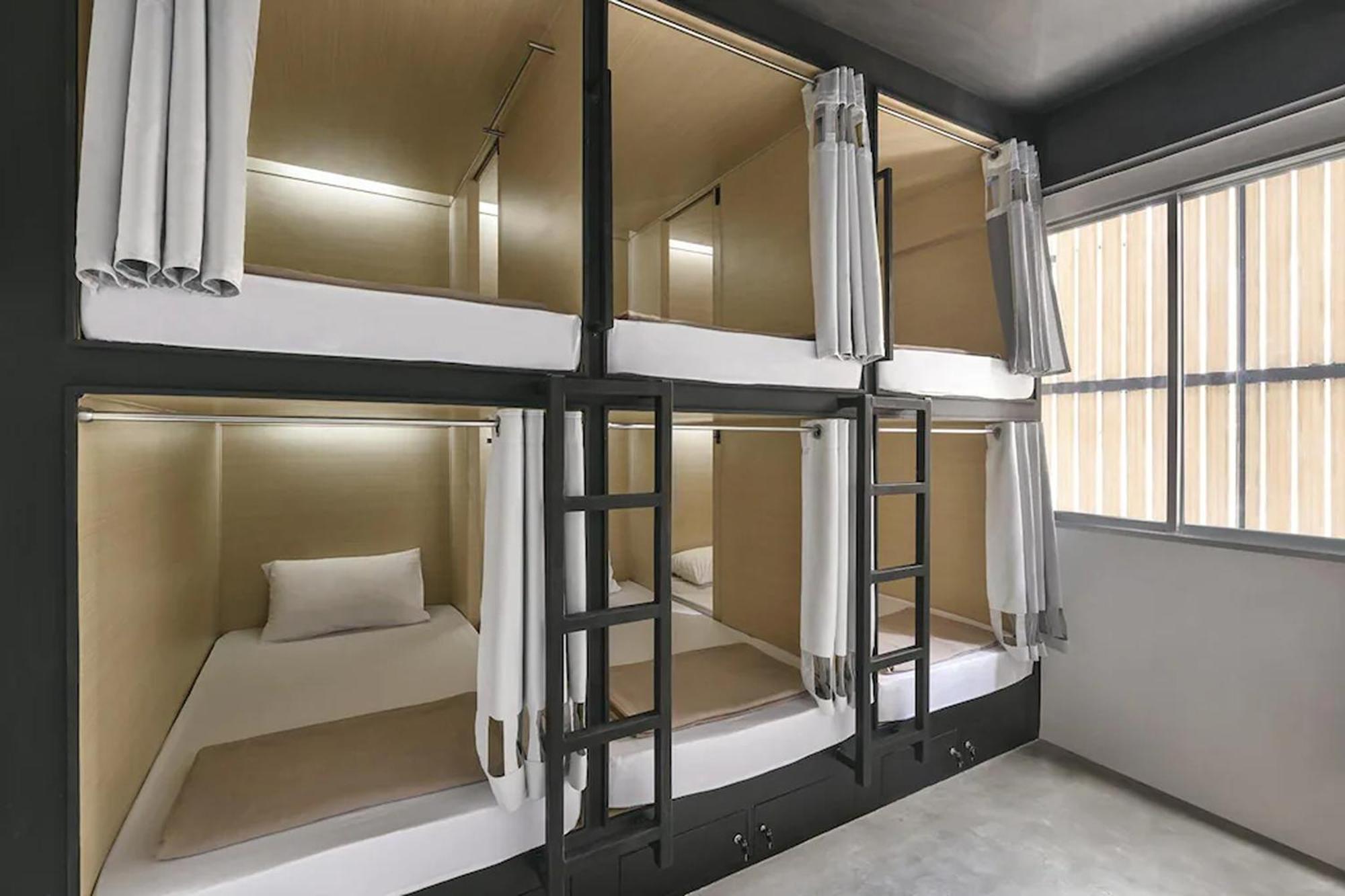Ora Hostel Bangkok Exterior photo